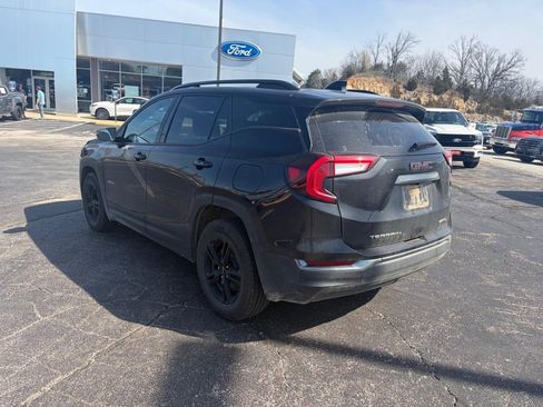 Used 2022 GMC Terrain AT4 image 3