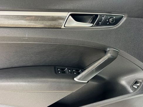 Used 2018 Volkswagen Passat 2.0T SE image 12