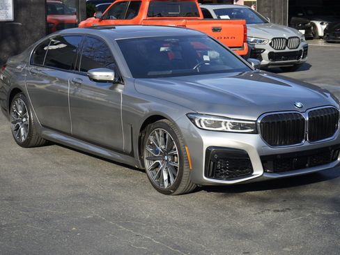 Used 2021 BMW 750i xDrive w/ Executive Package image 7