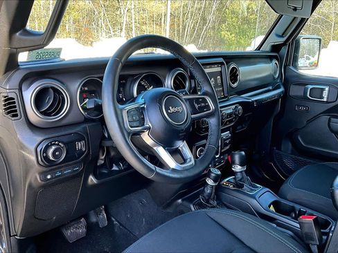 Used 2023 Jeep Wrangler Rubicon w/ Cold Weather Group image 18
