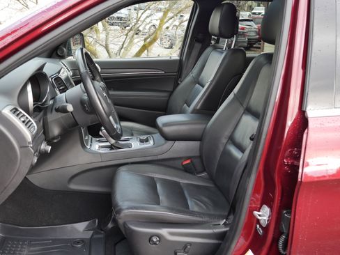 Used 2021 Jeep Grand Cherokee Limited w/ Trailer Tow Group IV image 3