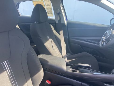 Used 2024 Hyundai Elantra SEL image 5