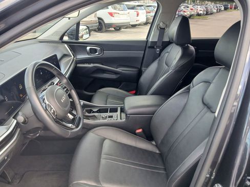 Used 2025 Kia Sorento S w/ Panoramic Sunroof Package FWD image 9