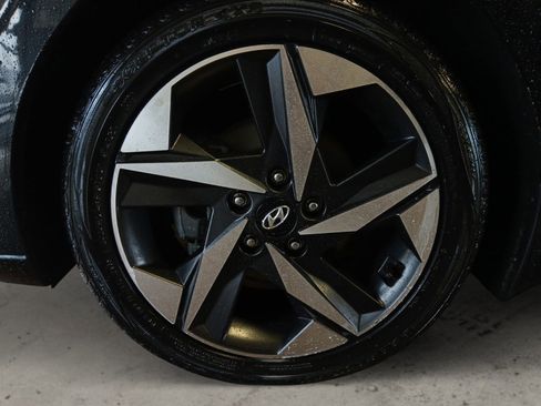 Used 2023 Hyundai Elantra Limited image 14