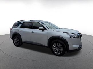 Used 2025 Nissan Pathfinder SV FWD video 2