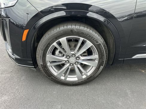 Used 2023 Cadillac XT6 Premium Luxury image 10