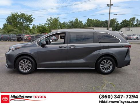 Certified 2025 Toyota Sienna LE AWD/4WD image 6