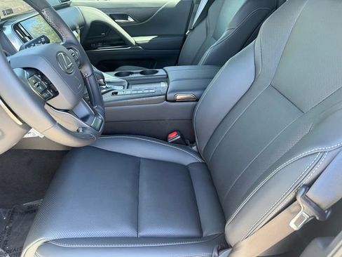 New 2026 Lexus LX 700h Luxury image 12