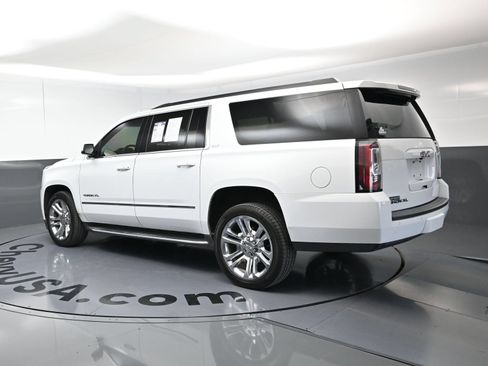 Used 2017 GMC Yukon XL SLT w/ Premium Edition AWD/4WD image 7