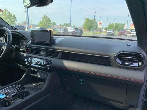 Used 2025 Honda Pilot Black Edition image 33