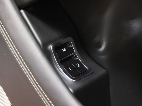 Used 2019 Bentley Bentayga image 91