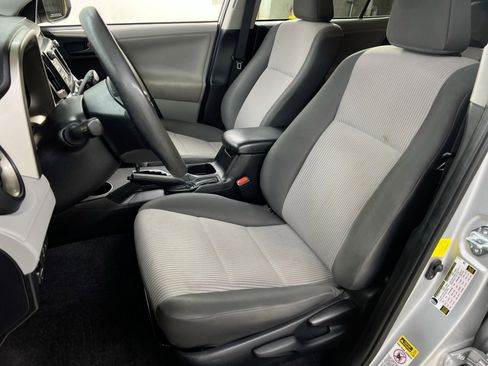 Used 2013 Toyota RAV4 LE image 17