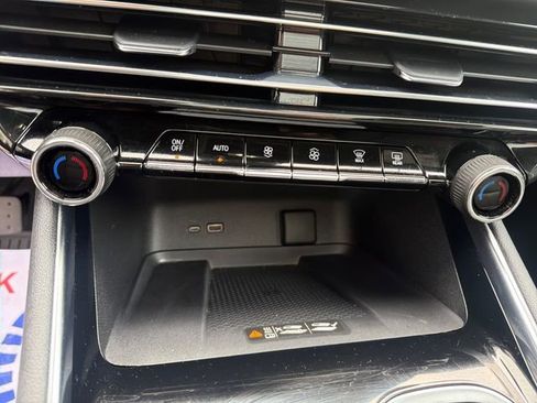 Certified 2025 Chevrolet Traverse RS AWD/4WD image 28