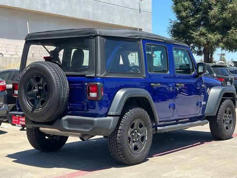 Used 2018 Jeep Wrangler Unlimited Sport AWD/4WD image 3