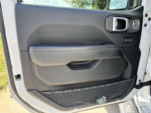 Used 2019 Jeep Wrangler Unlimited Sahara AWD/4WD image 10