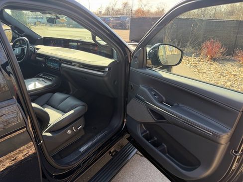 New 2026 Lincoln Navigator L Reserve w/ Jet Appearance Package image 11