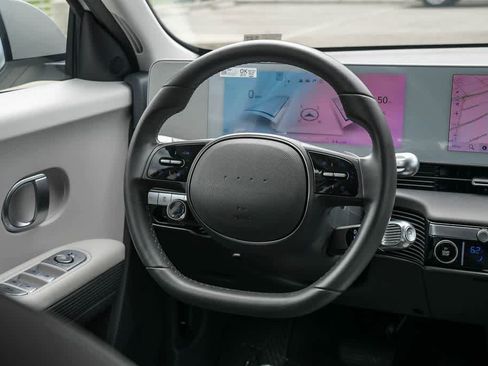 Used 2024 Hyundai Ioniq 5 SE RWD image 13