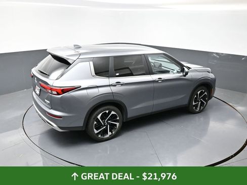 Used 2024 Mitsubishi Outlander SE image 43