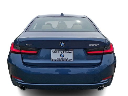 Certified 2025 BMW 330i xDrive Sedan w/ Premium Package AWD/4WD image 5