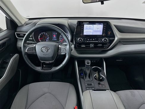 Certified 2020 Toyota Highlander LE image 21