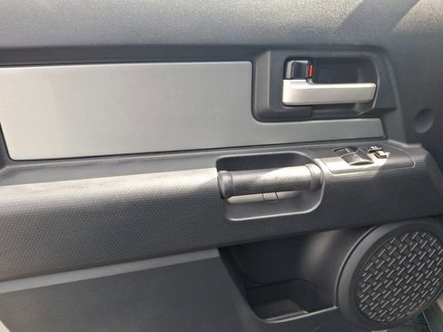 Used 2010 Toyota FJ Cruiser 4WD image 11