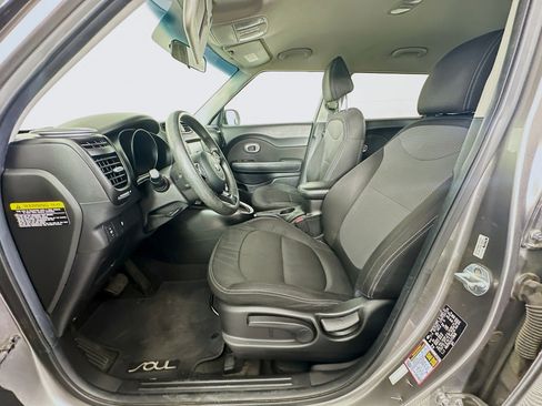 Used 2018 Kia Soul + FWD image 13