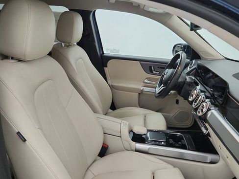 Used 2022 Mercedes-Benz GLB 250 w/ Premium Package Lite image 24