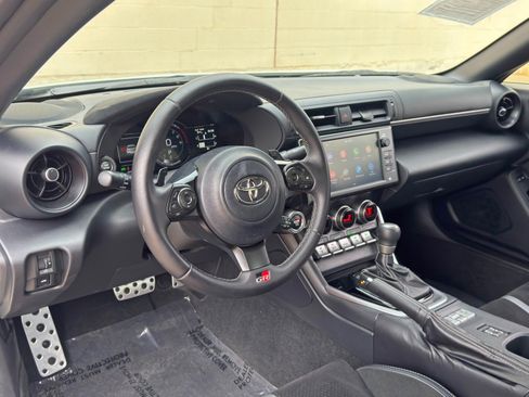Used 2023 Toyota GR86 Premium w/ ALL Weather Mat Package (TMS) RWD image 12
