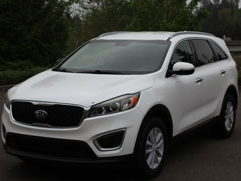 Used 2018 Kia Sorento FWD image 1