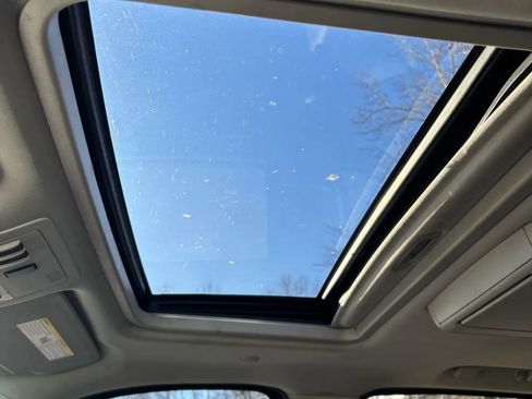 Used 2013 Cadillac Escalade Premium image 36