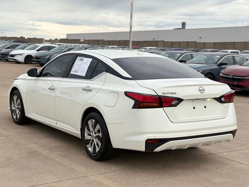 Used 2025 Nissan Altima 2.5 S FWD image 9