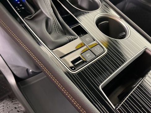 Used 2025 Toyota Sienna XLE Woodland Edition image 37