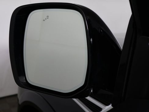 Used 2024 Nissan Armada Platinum w/ Captain's Chairs Package image 40