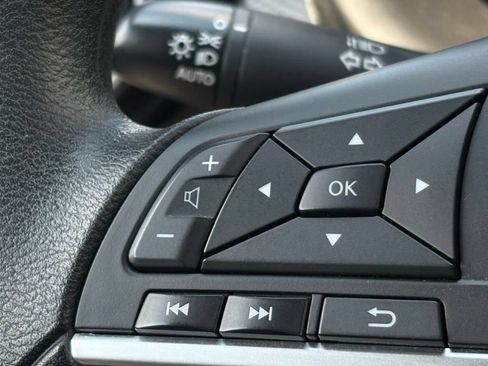 Used 2024 Nissan Kicks SV FWD image 8