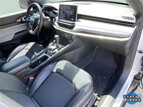 Used 2024 Jeep Compass Latitude image 32