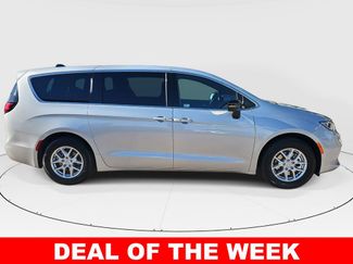 New 2026 Chrysler Pacifica Select video 2