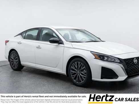 Used 2025 Nissan Altima 2.5 SV image 1