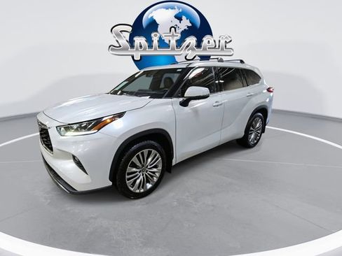 Used 2022 Toyota Highlander Platinum image 4