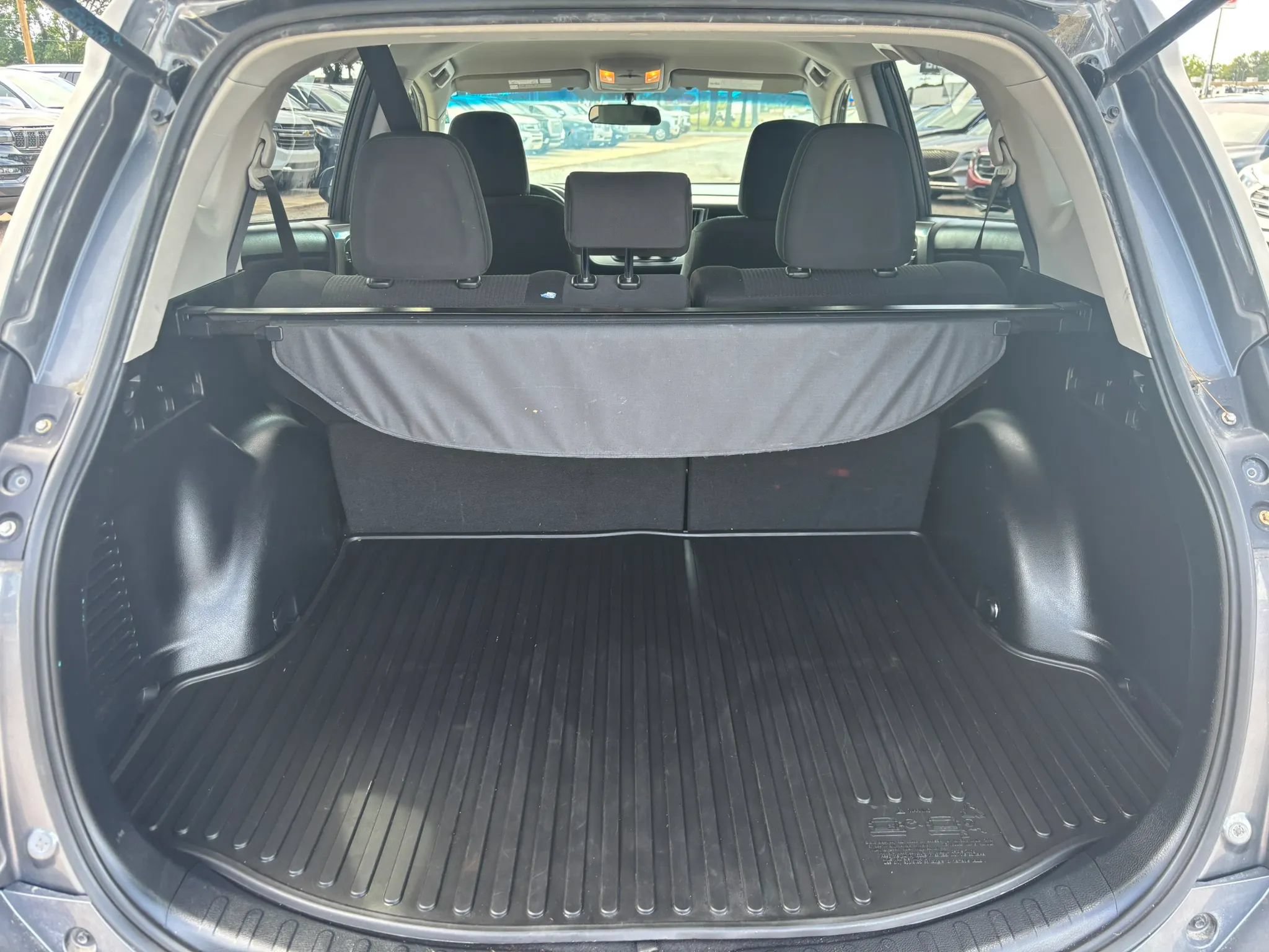 Used 2016 Toyota RAV4 LE FWD image 16