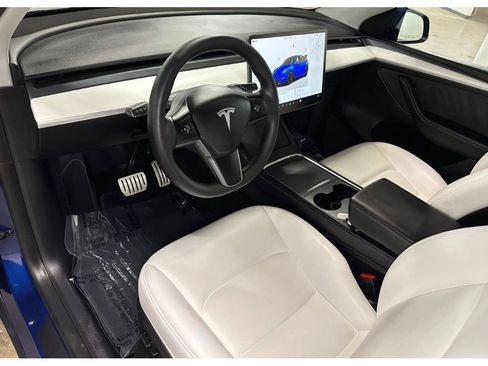 Used 2025 Tesla Model Y Performance image 19