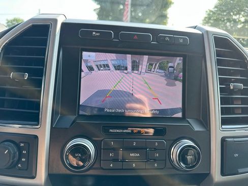 Used 2020 Ford F150 Lariat w/ Equipment Group 502A Luxury AWD/4WD image 20