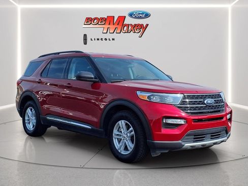 Used 2023 Ford Explorer XLT w/ Equipment Group 202A AWD/4WD image 3