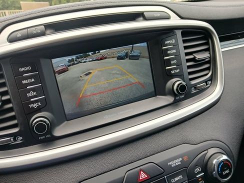 Used 2018 Kia Sorento FWD image 14