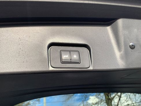 Used 2023 Nissan Rogue SL w/ SL Premium Package image 8