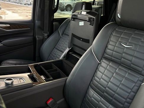 Used 2023 Cadillac Escalade Sport Platinum w/ LPO, ONYX Package image 40