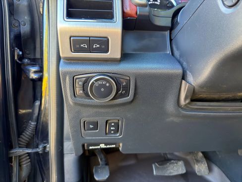 Used 2022 Ford F350 Platinum w/ Tremor Off-Road Package AWD/4WD image 20