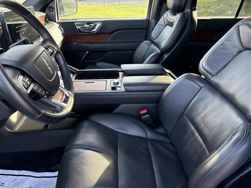 Used 2024 Lincoln Navigator Reserve image 11