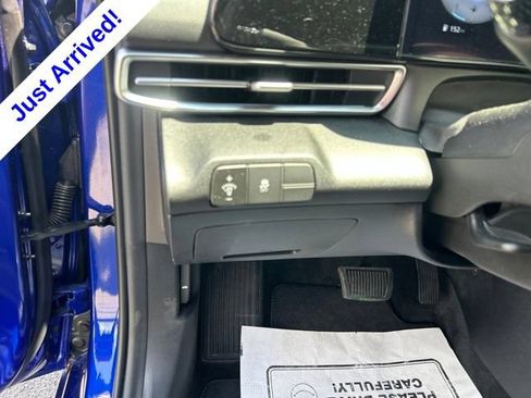 Used 2024 Hyundai Elantra Limited FWD image 18