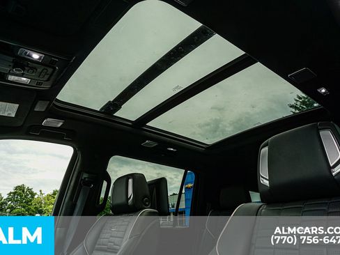 Used 2024 Cadillac Escalade ESV V AWD/4WD image 51