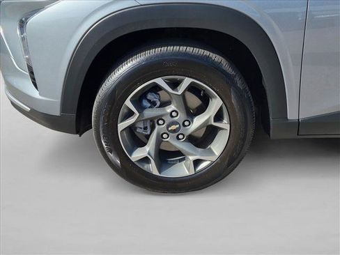 Used 2025 Chevrolet Trax LT w/ Driver Confidence Package FWD image 10